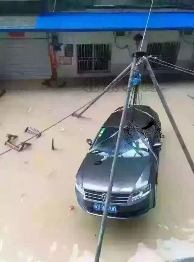 手拉葫蘆修理汽車示意圖